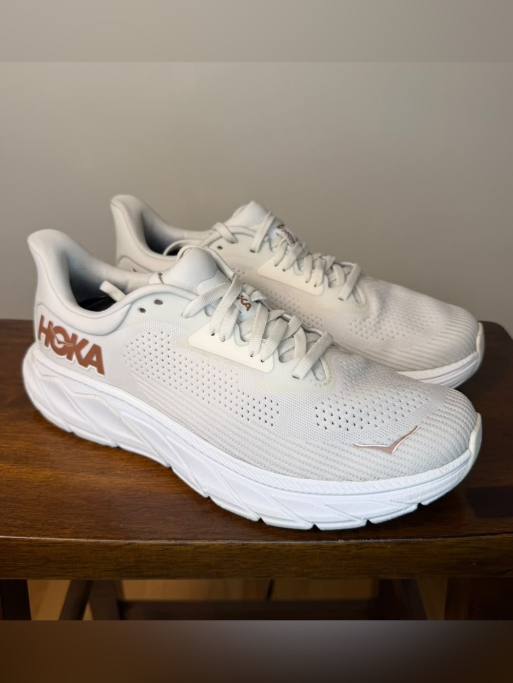 HOKA Arahi 7 Women’s Size 10 B Blanc De Blanc Rose Gold Running Shoes 1147851